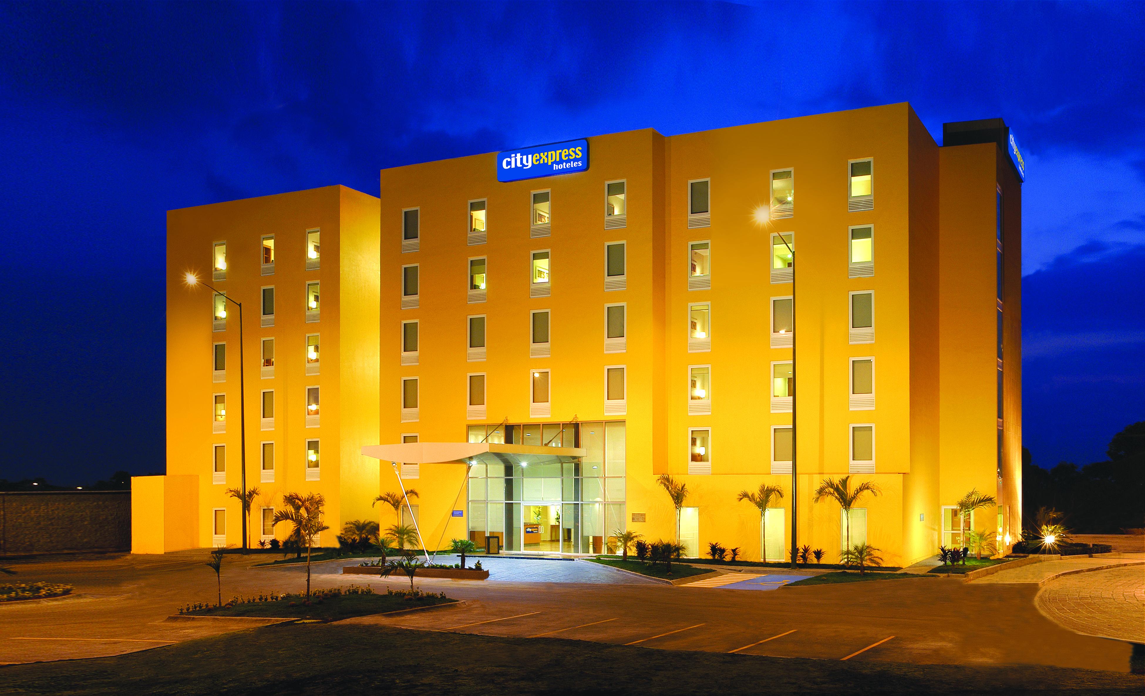 City Express By Marriott Irapuato Exterior photo