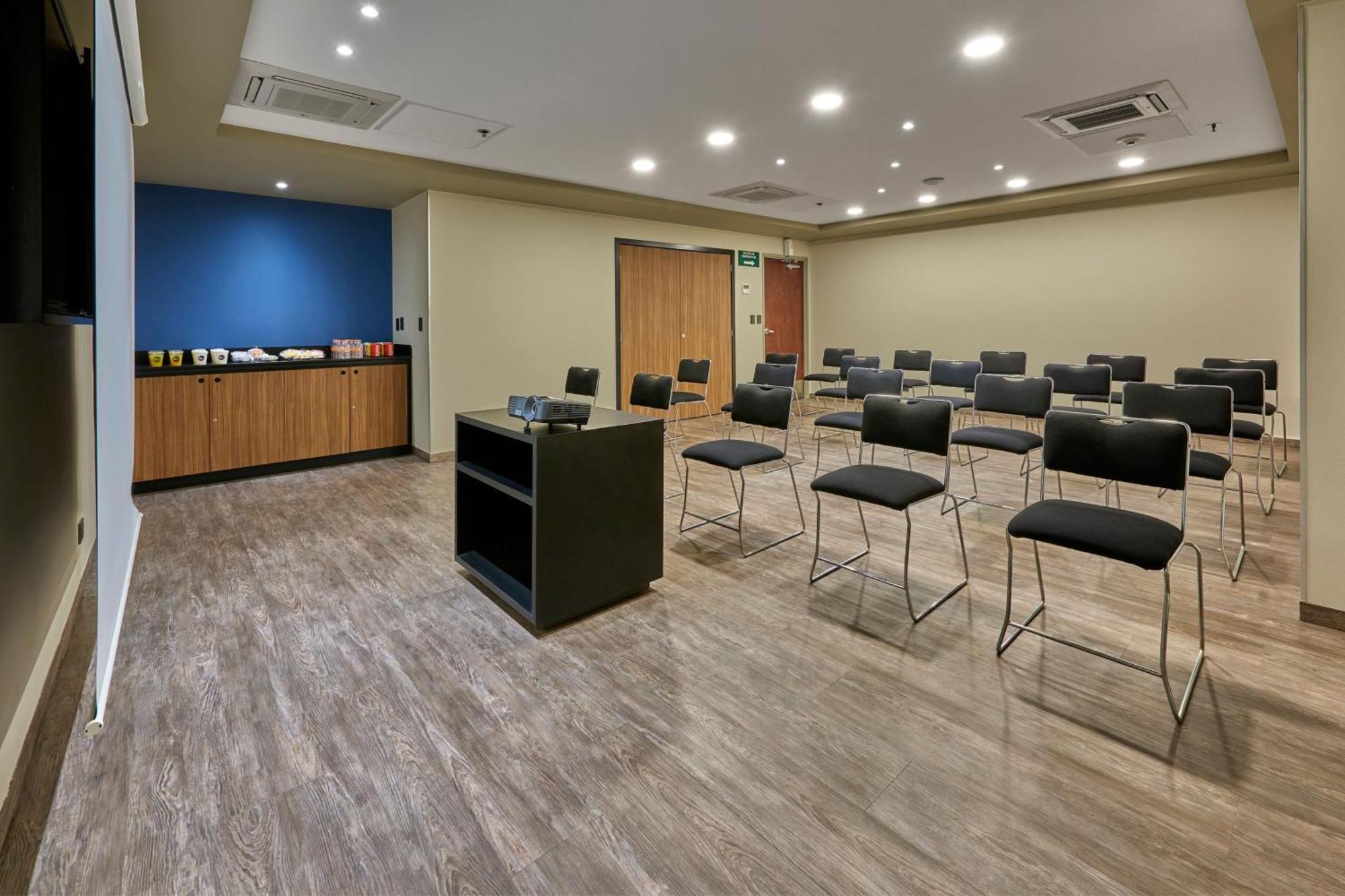 City Express By Marriott Irapuato Exterior photo