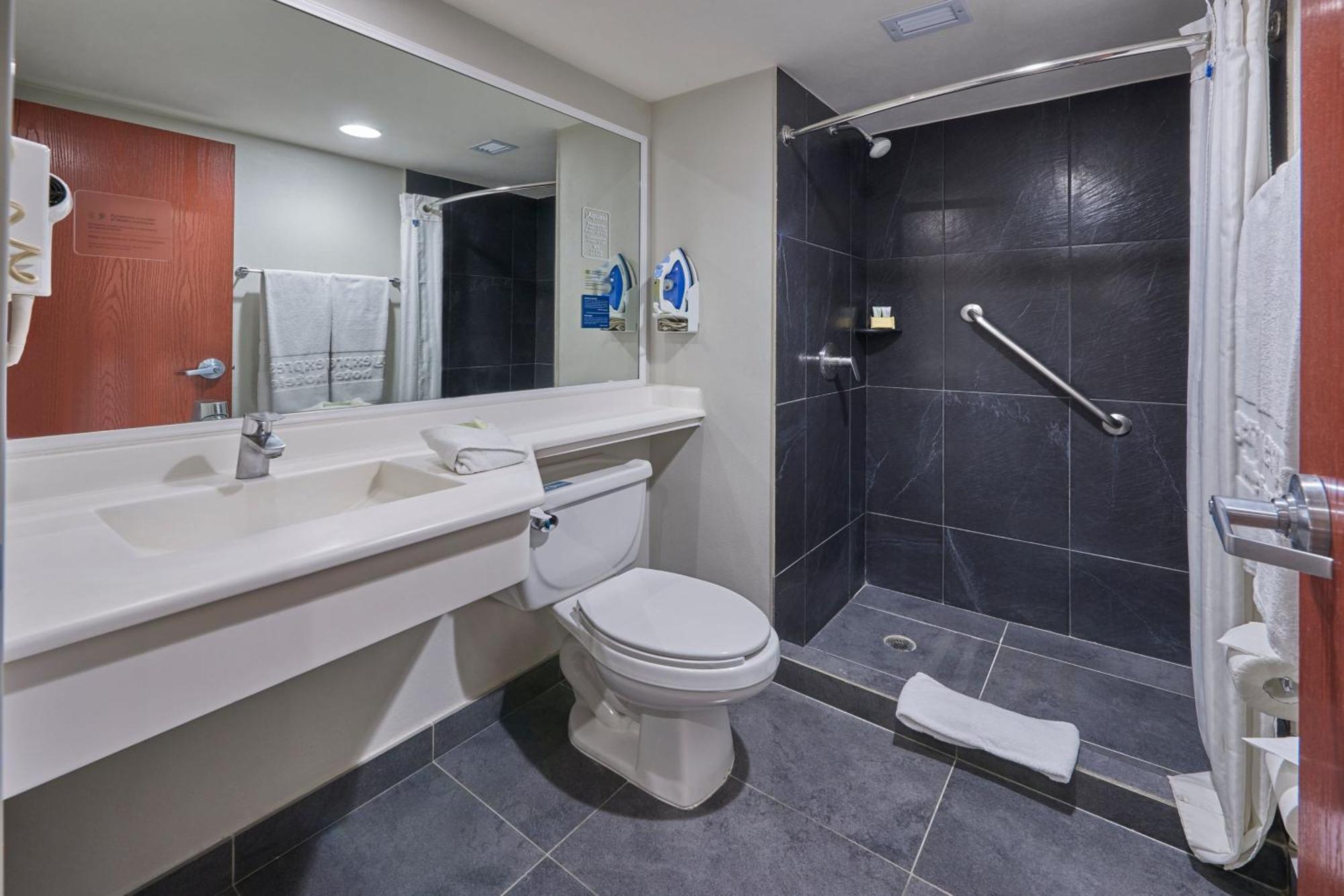 City Express By Marriott Irapuato Exterior photo
