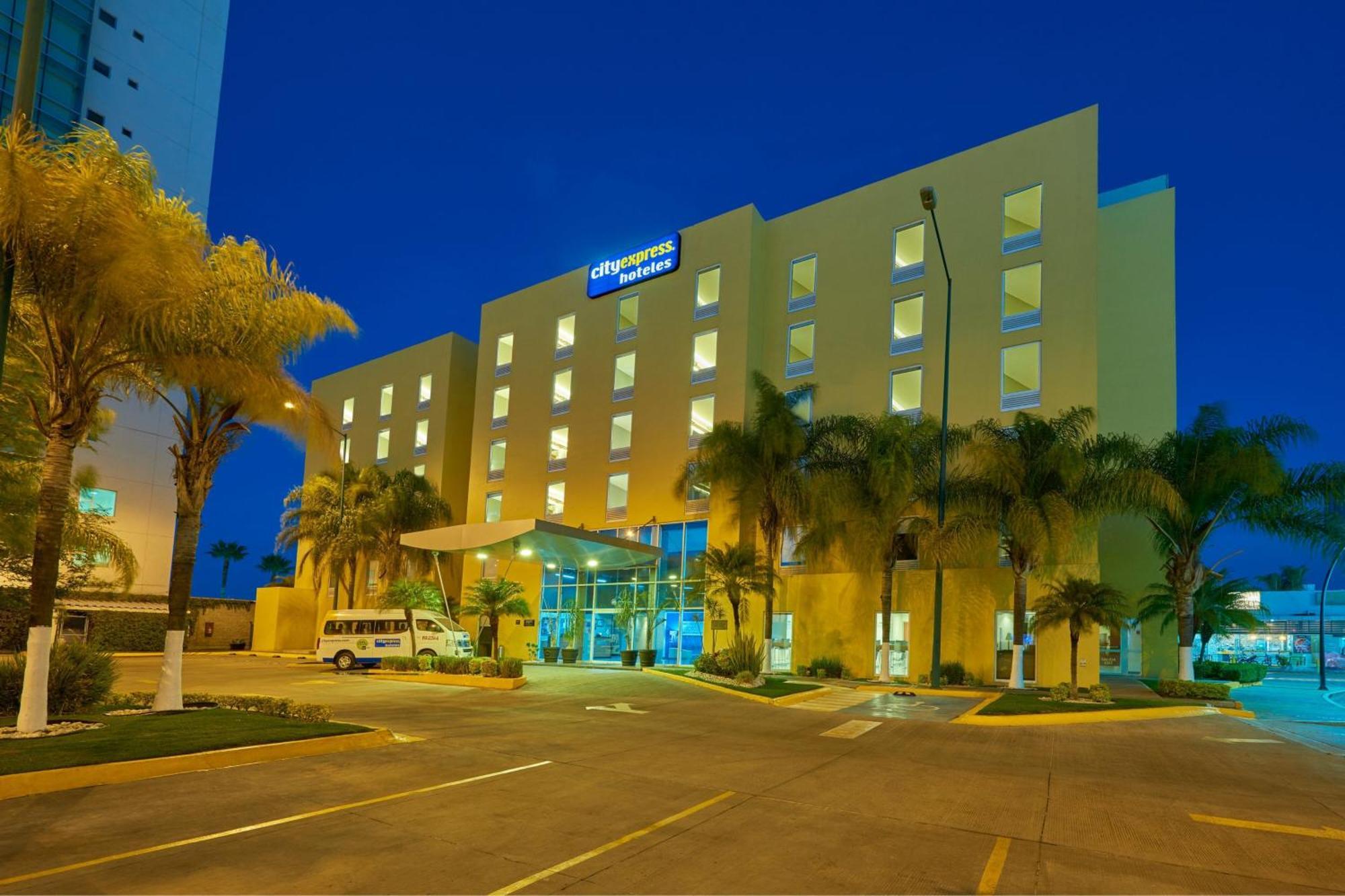 City Express By Marriott Irapuato Exterior photo