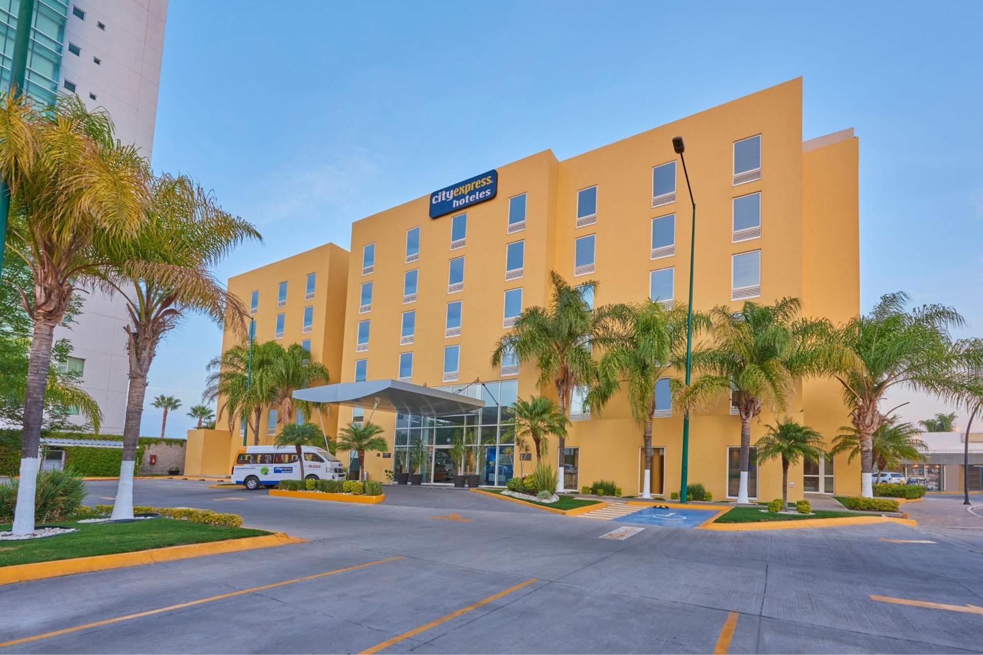 City Express By Marriott Irapuato Exterior photo